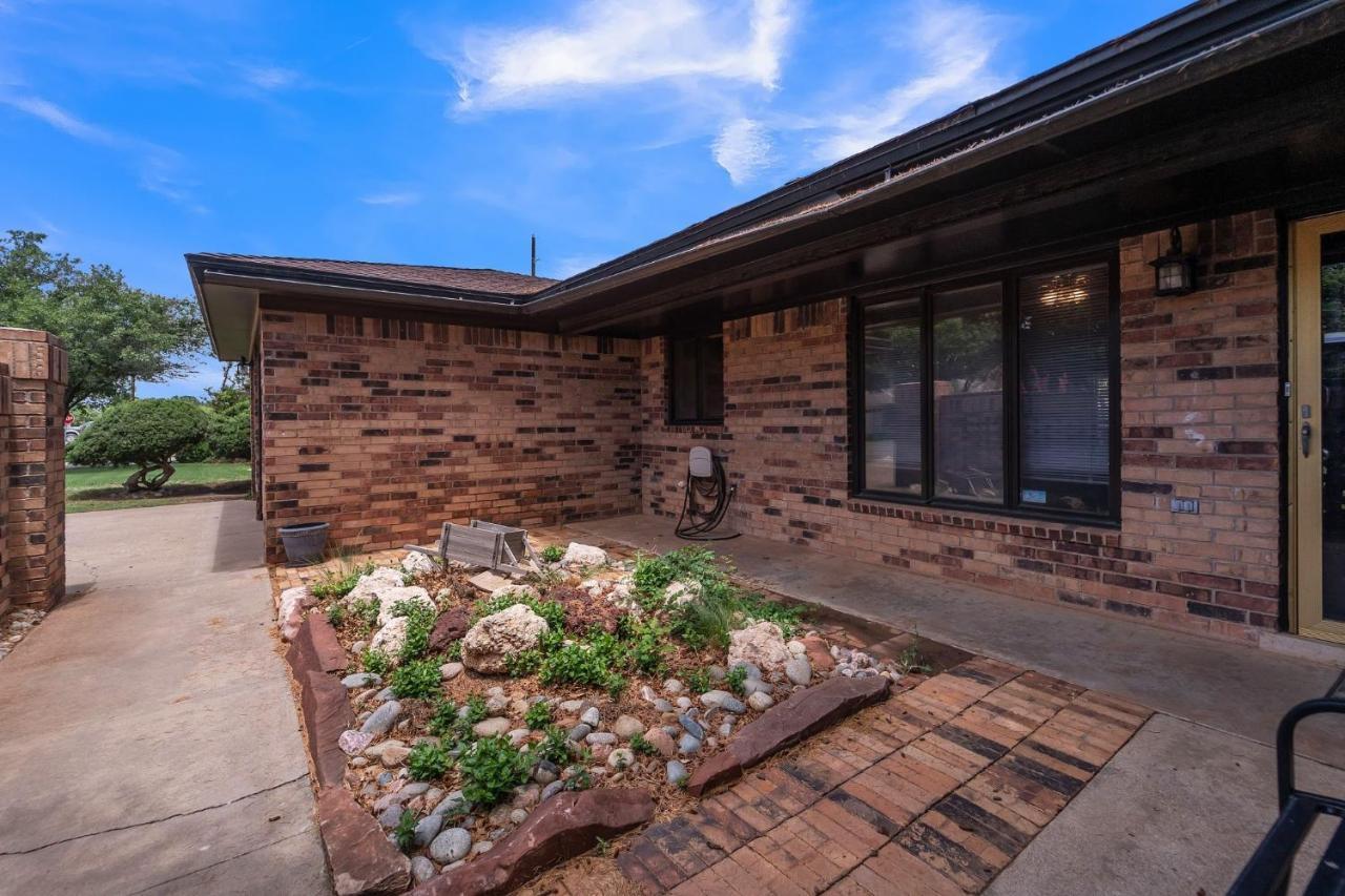 Homestead House - In Shadow Hills Golf Course Division Home Lubbock Exterior photo