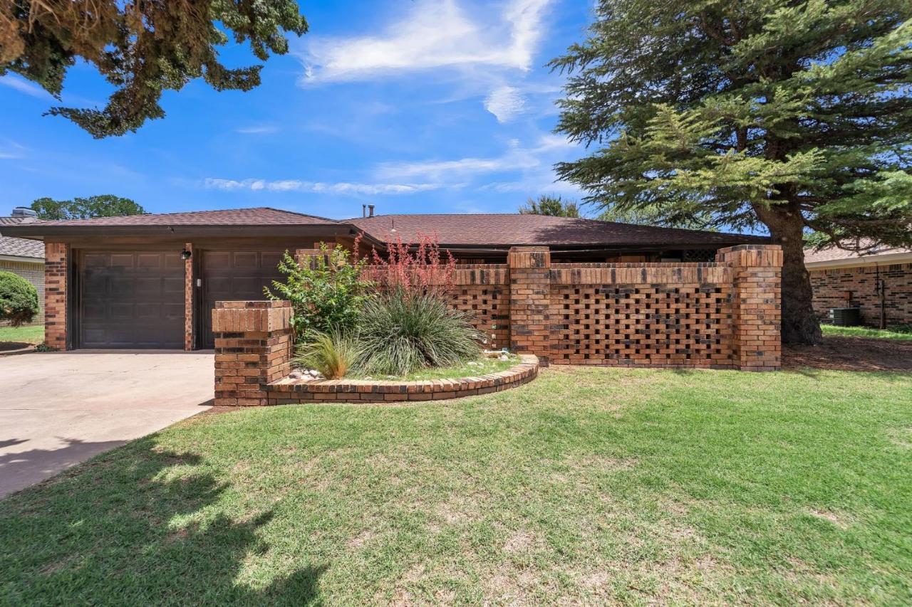 Homestead House - In Shadow Hills Golf Course Division Home Lubbock Exterior photo