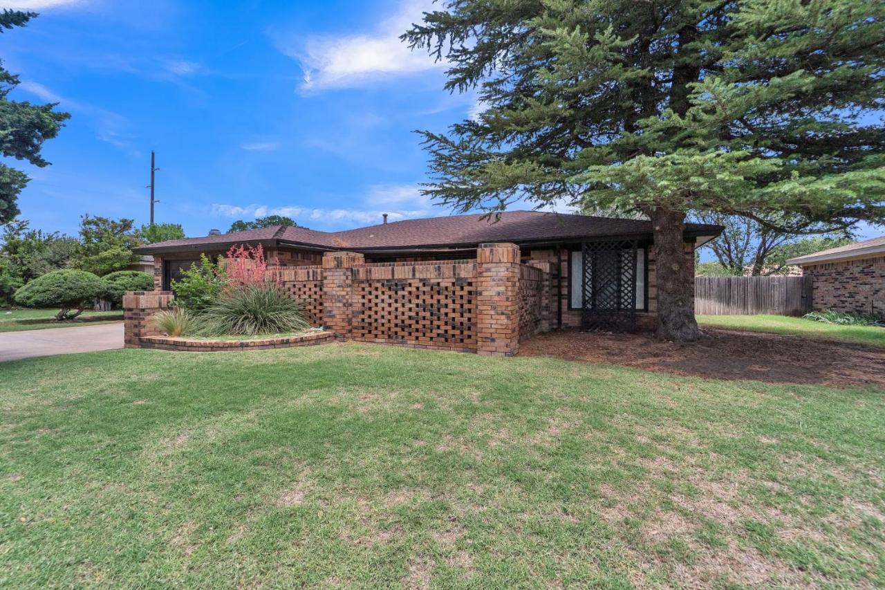 Homestead House - In Shadow Hills Golf Course Division Home Lubbock Exterior photo