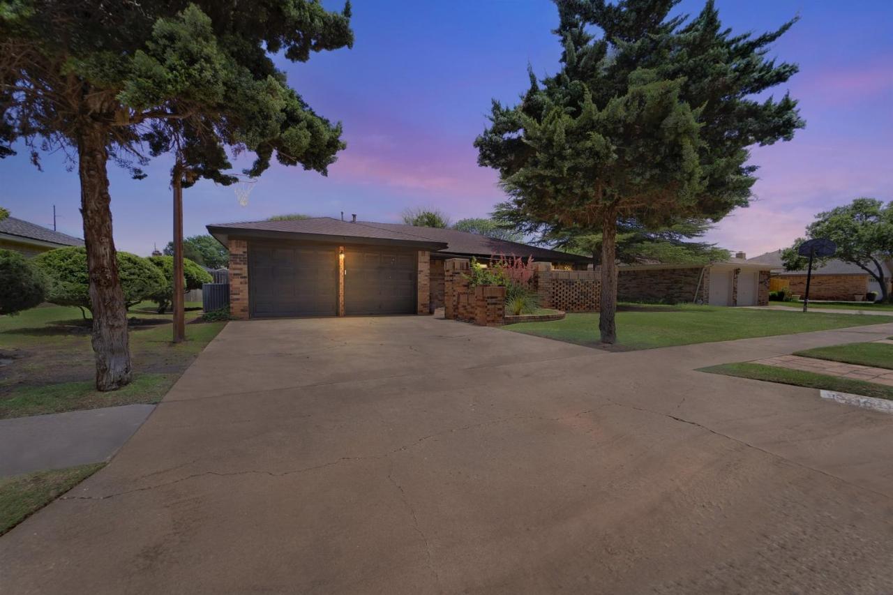 Homestead House - In Shadow Hills Golf Course Division Home Lubbock Exterior photo